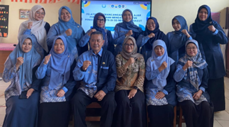 Foto Kegiatan Training on the Development of Deep Learning-Based Teaching Modules to Strengthen Higher-Order Thinking Skills (HOTS)